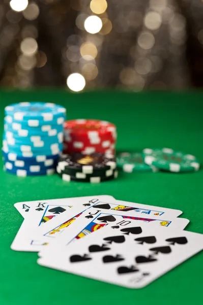 Texas Hold'em Bonus table layout and card display on manila365